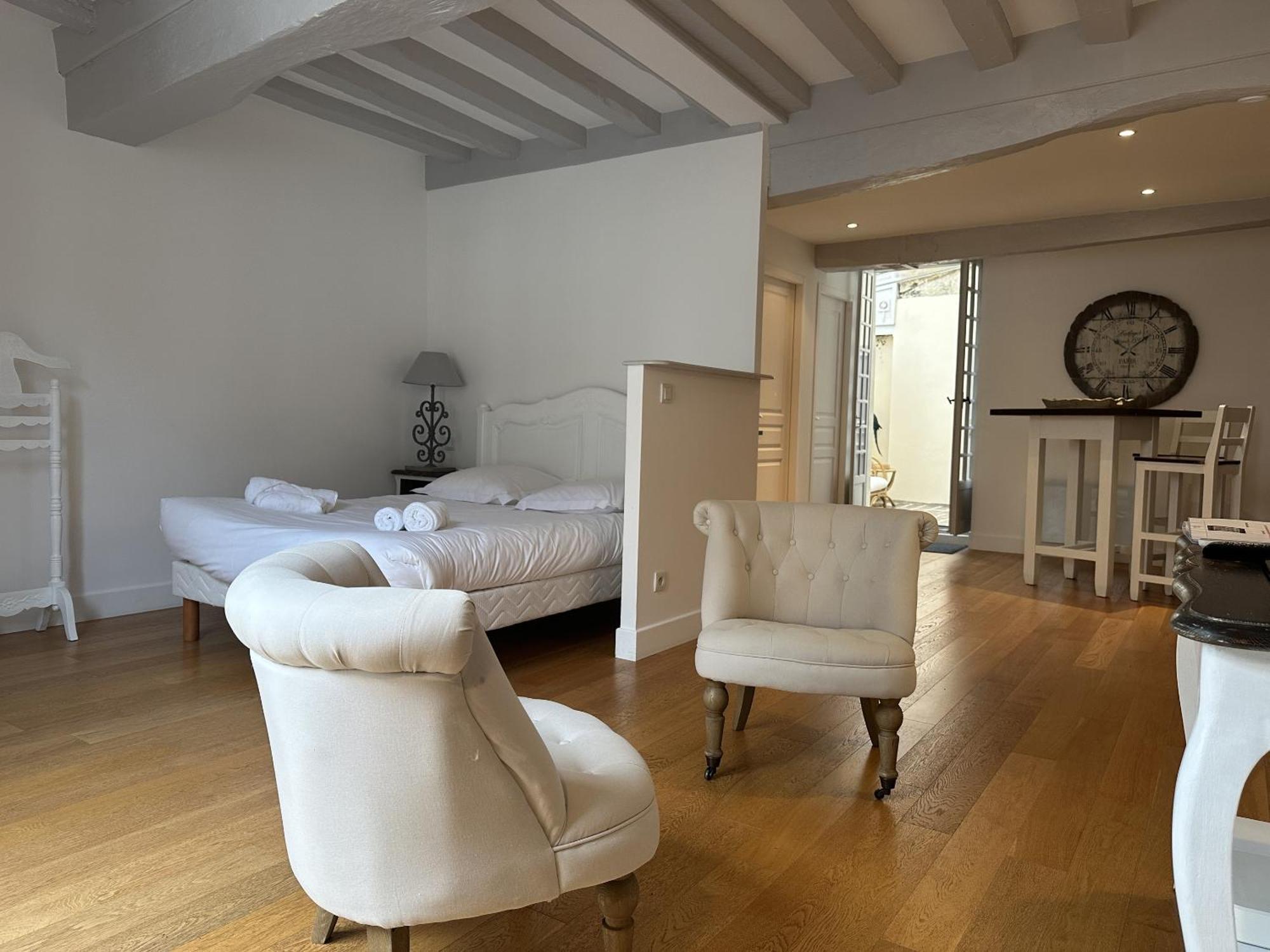 Batisse Paradis- 3 Appartements Calmes Et Elegants Au Centre Historique De Beaune Beaune  Ruang foto