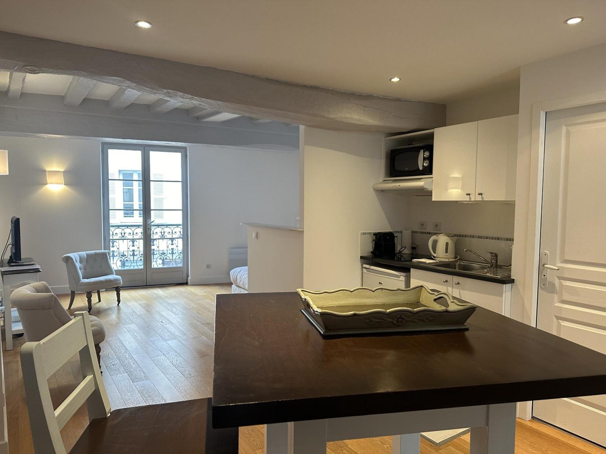 Batisse Paradis- 3 Appartements Calmes Et Elegants Au Centre Historique De Beaune Beaune  Ruang foto