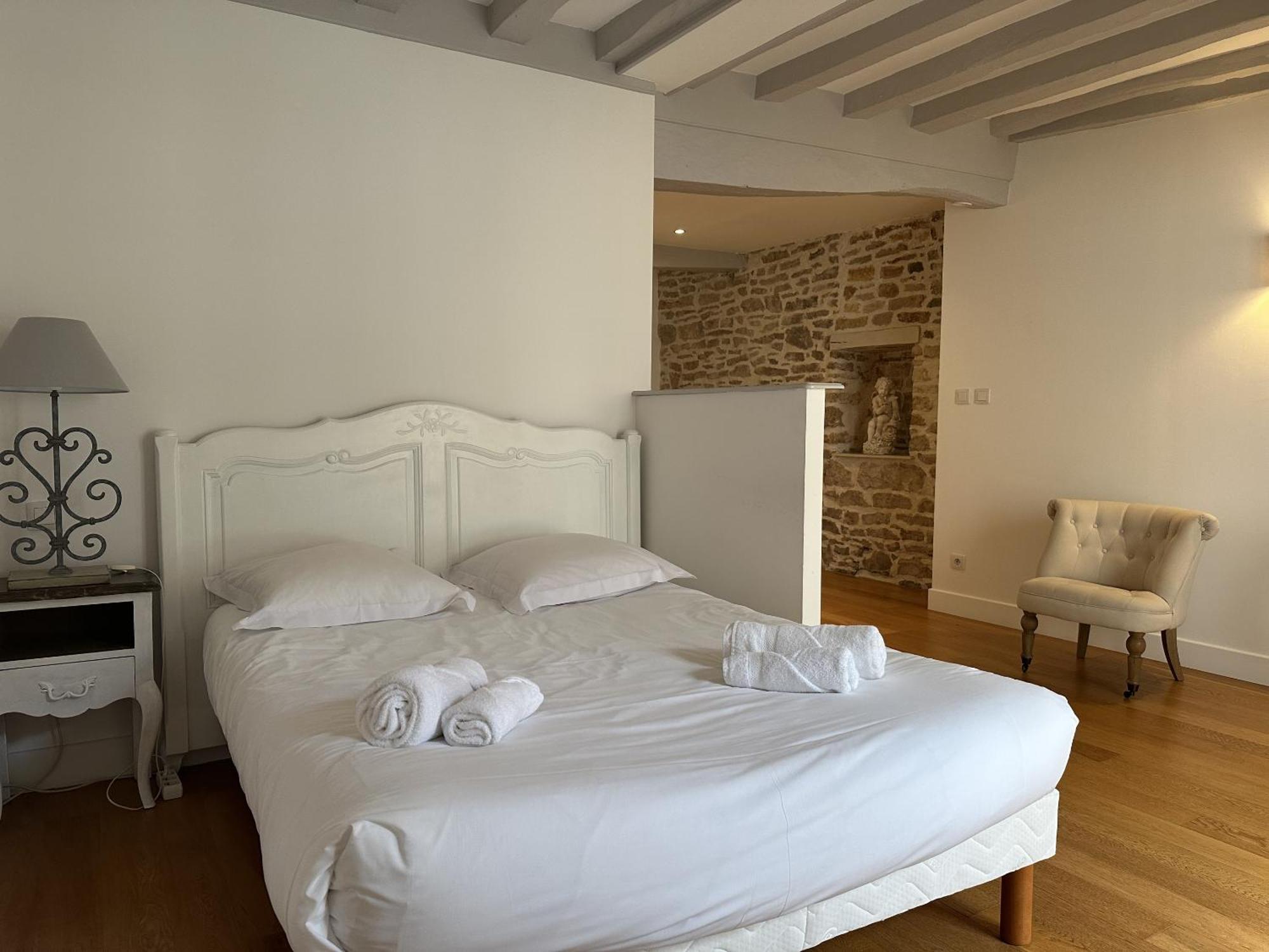 Batisse Paradis- 3 Appartements Calmes Et Elegants Au Centre Historique De Beaune Beaune  Ruang foto